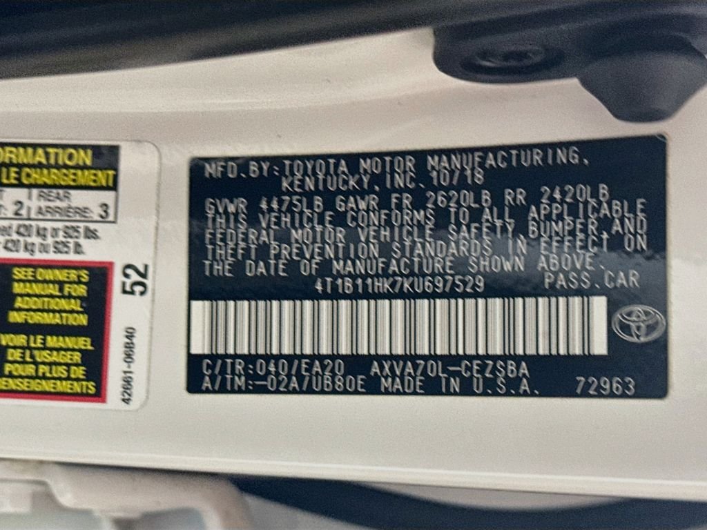 Used 2019 White Toyota  image 28