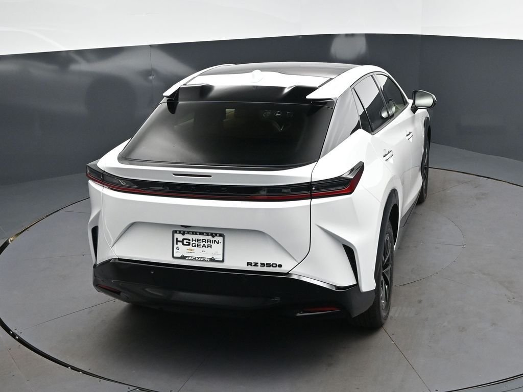 New 2026 Oxygen White Lexus  350e PREMIUM image 34