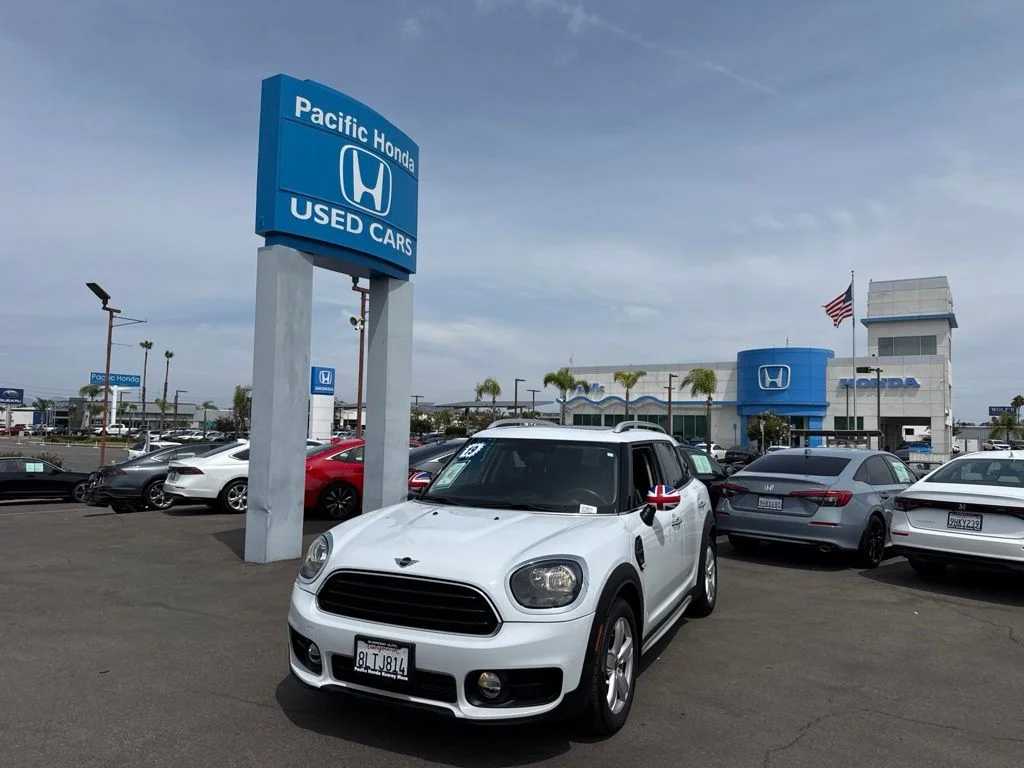 Used 2019 White MINI Classic image 2