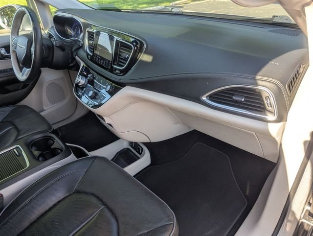 Used 2019 Billet Silver Metallic Clearcoat Chrysler Limited image 32
