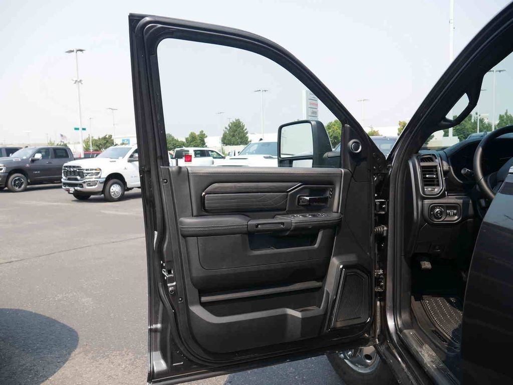 2026 RAM 3500 Limited - Photo 40