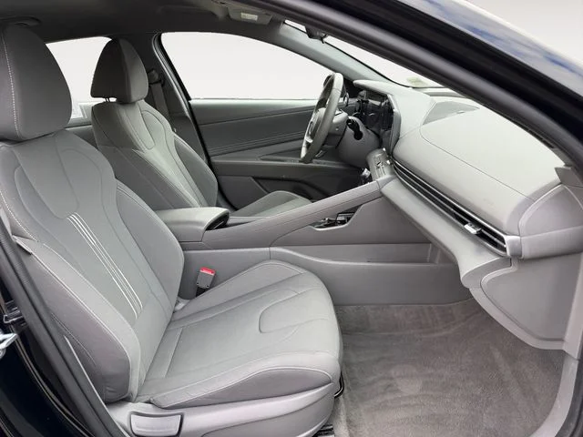 Used 2023 Phantom Black Hyundai SEL image 15