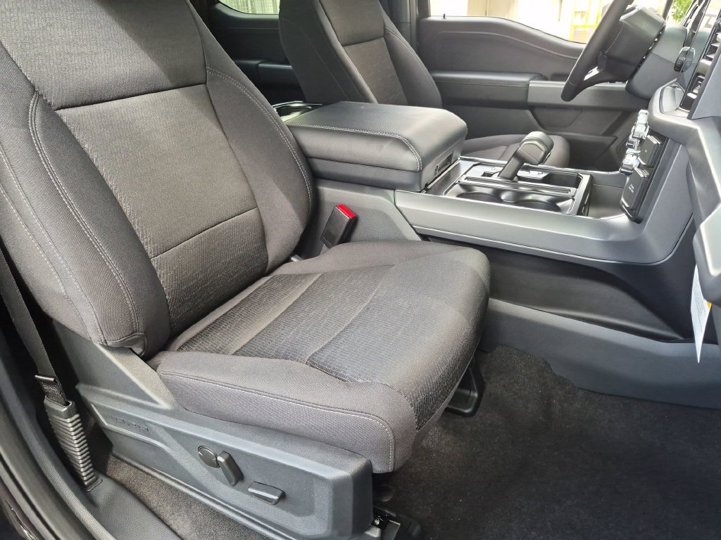 New 2026 Agate Black Metallic Ford XLT image 31