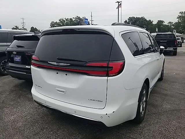 Used 2023 White Chrysler Limited image 22