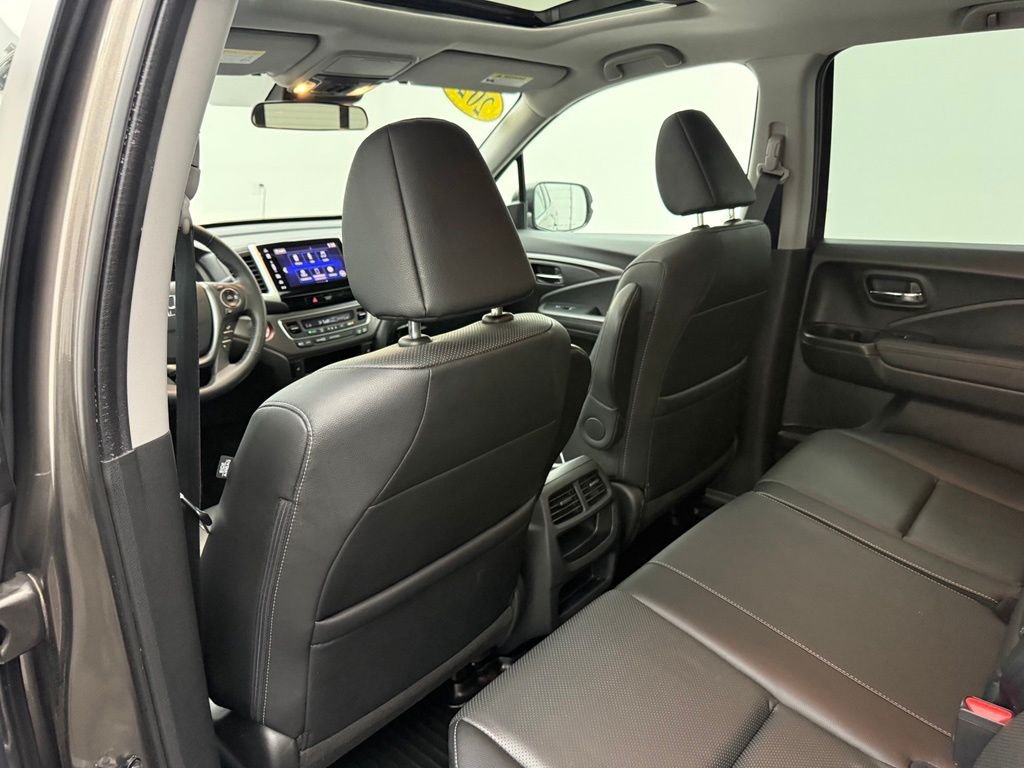 Used 2020 Pacific Pewter Metallic Honda RTL image 38