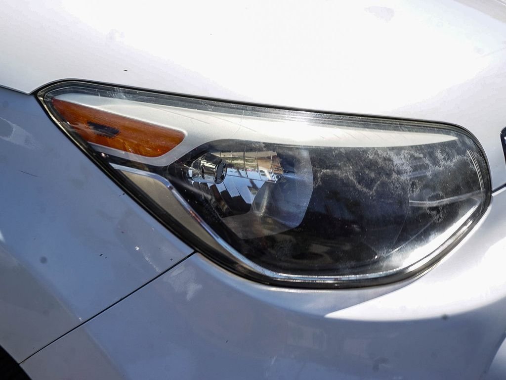 Used 2019 White Kia Plus image 10