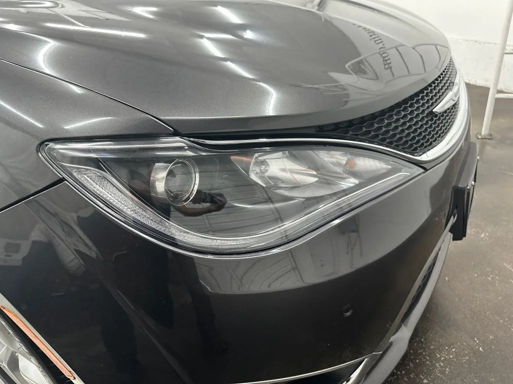 Used 2018 Gray Chrysler Touring L Plus image 10