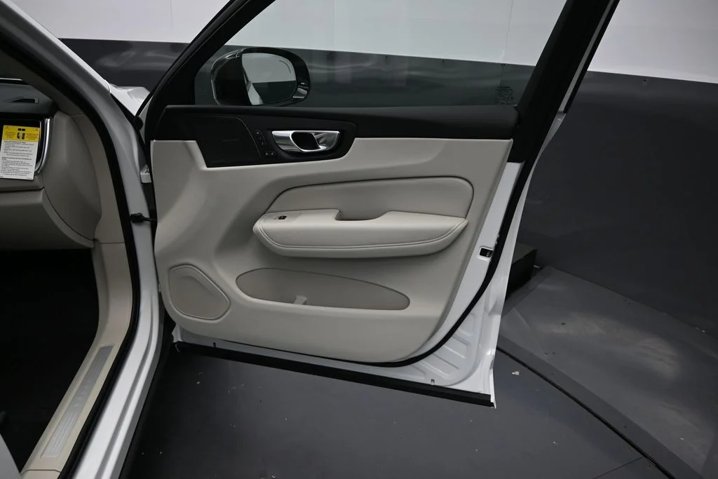 New 2026 Crystal White Volvo T8 Ultra image 17