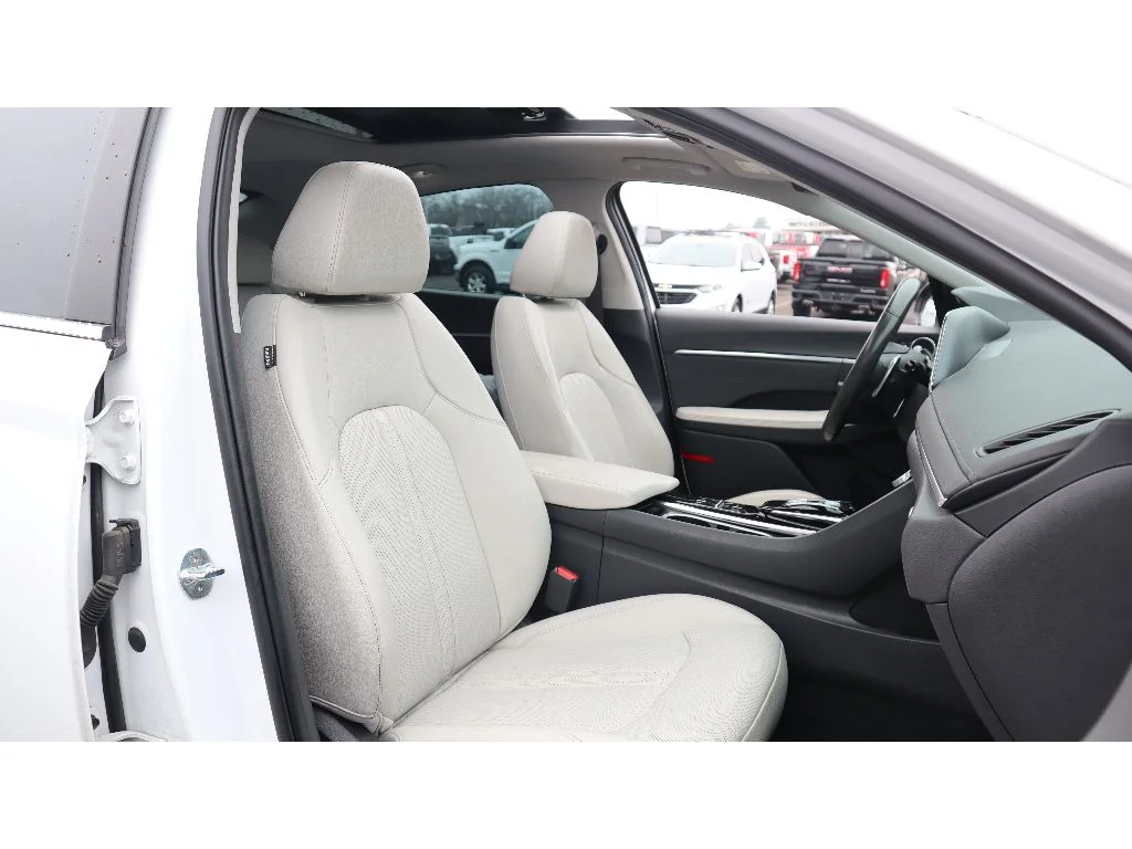 Used 2023 Serenity White Hyundai Limited image 26