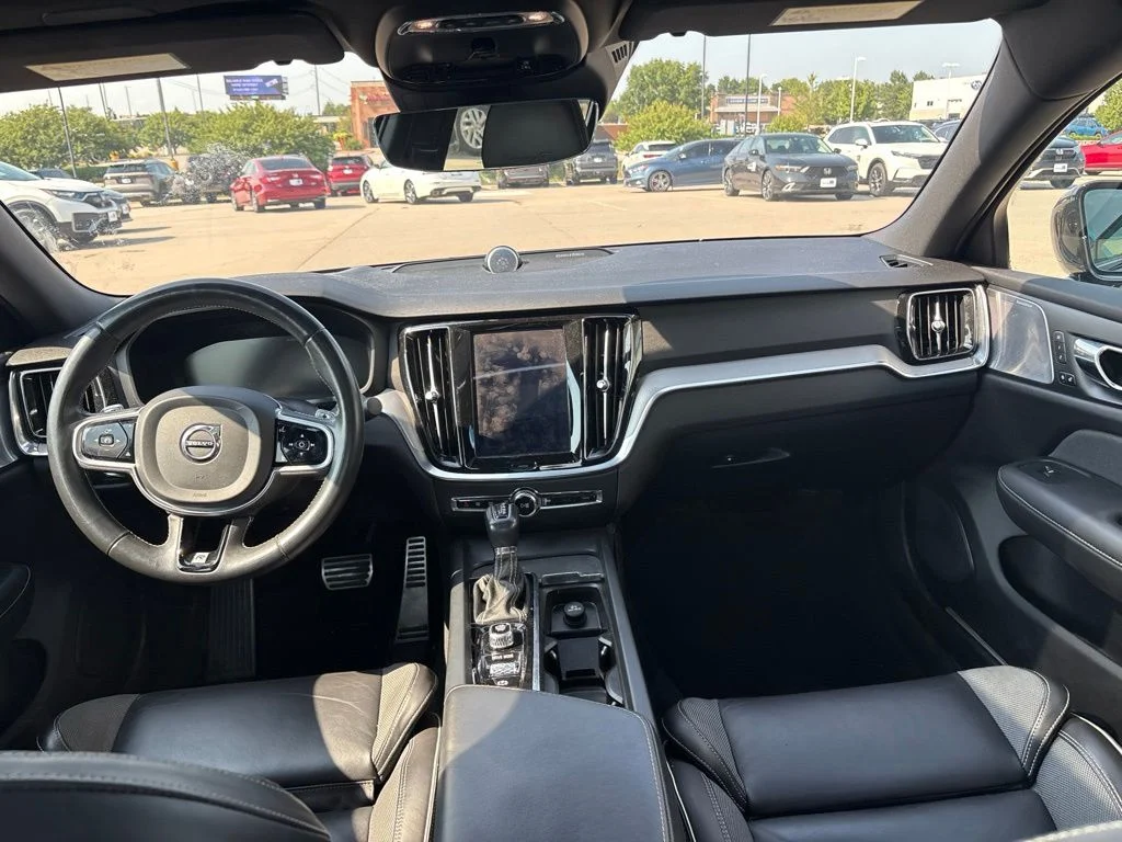 Used 2019 Black Volvo T6 R-Design image 35