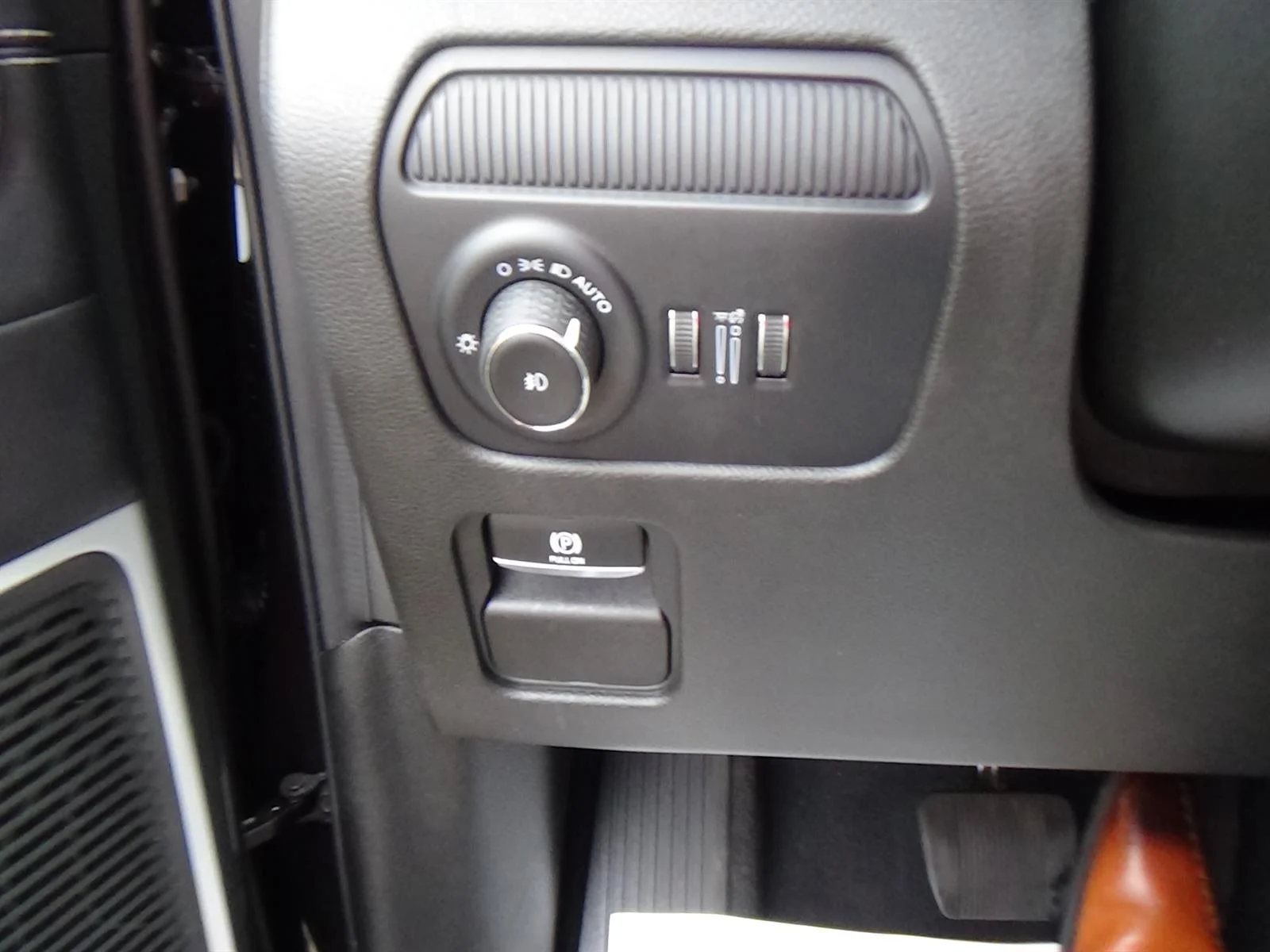 Certified Used 2025 Baltic Gray Metallic Clear Coat (pas) Jeep Series II image 21