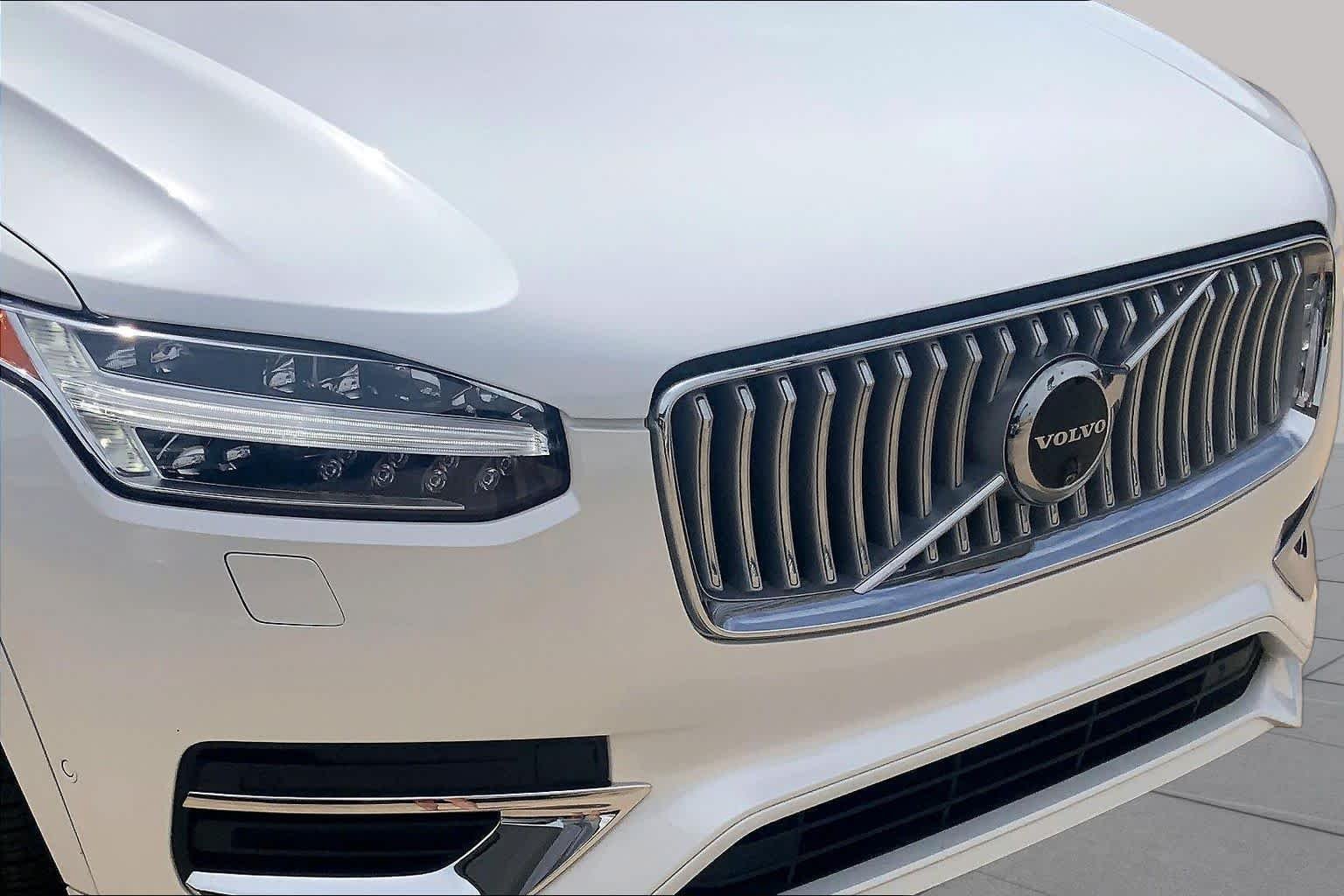 Used 2025 WHITE Volvo Ultra image 29