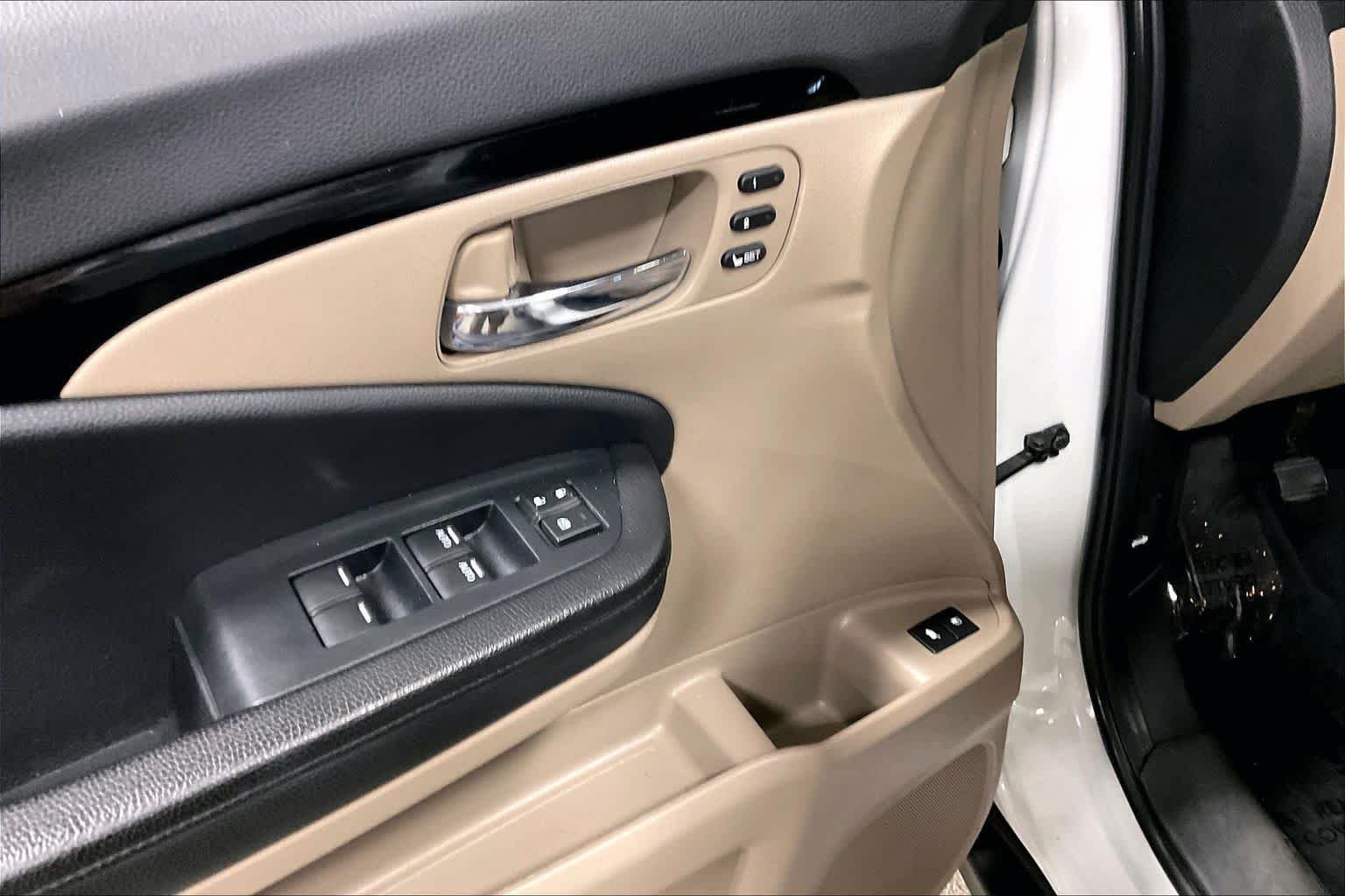Used 2020 Platinum White Pearl Honda Elite image 36