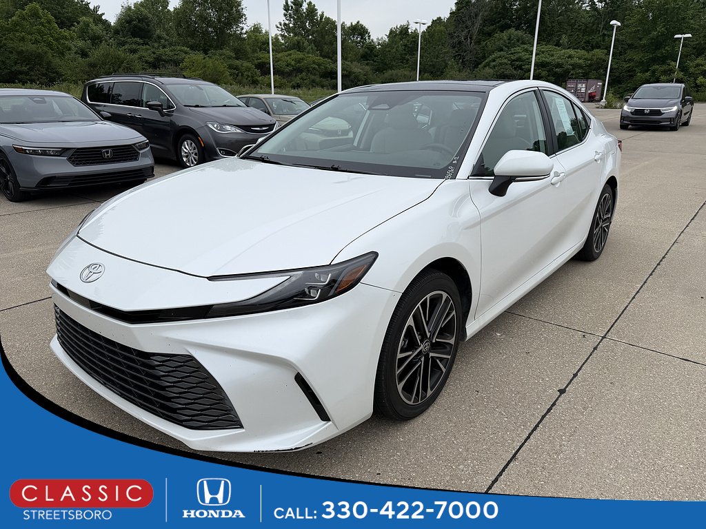 Used 2025 Wind Chill Pearl Toyota XLE image 1