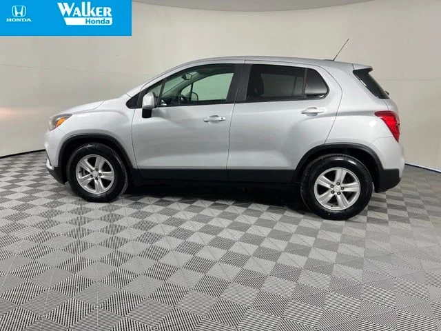 Used 2022 Silver Chevrolet LS image 4