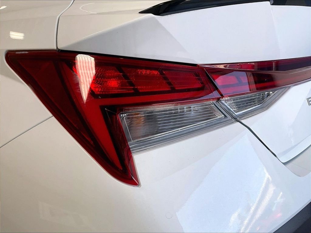 Used 2025 White Hyundai SEL Sport image 33