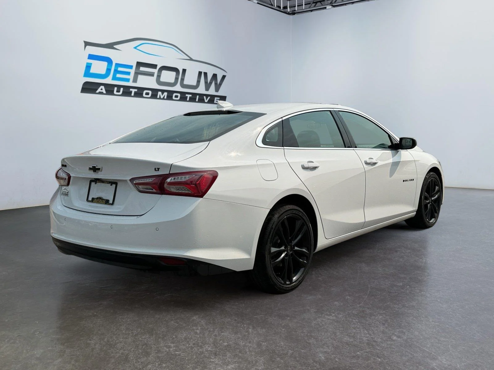 Used 2024 Summit White Chevrolet 1LT image 3