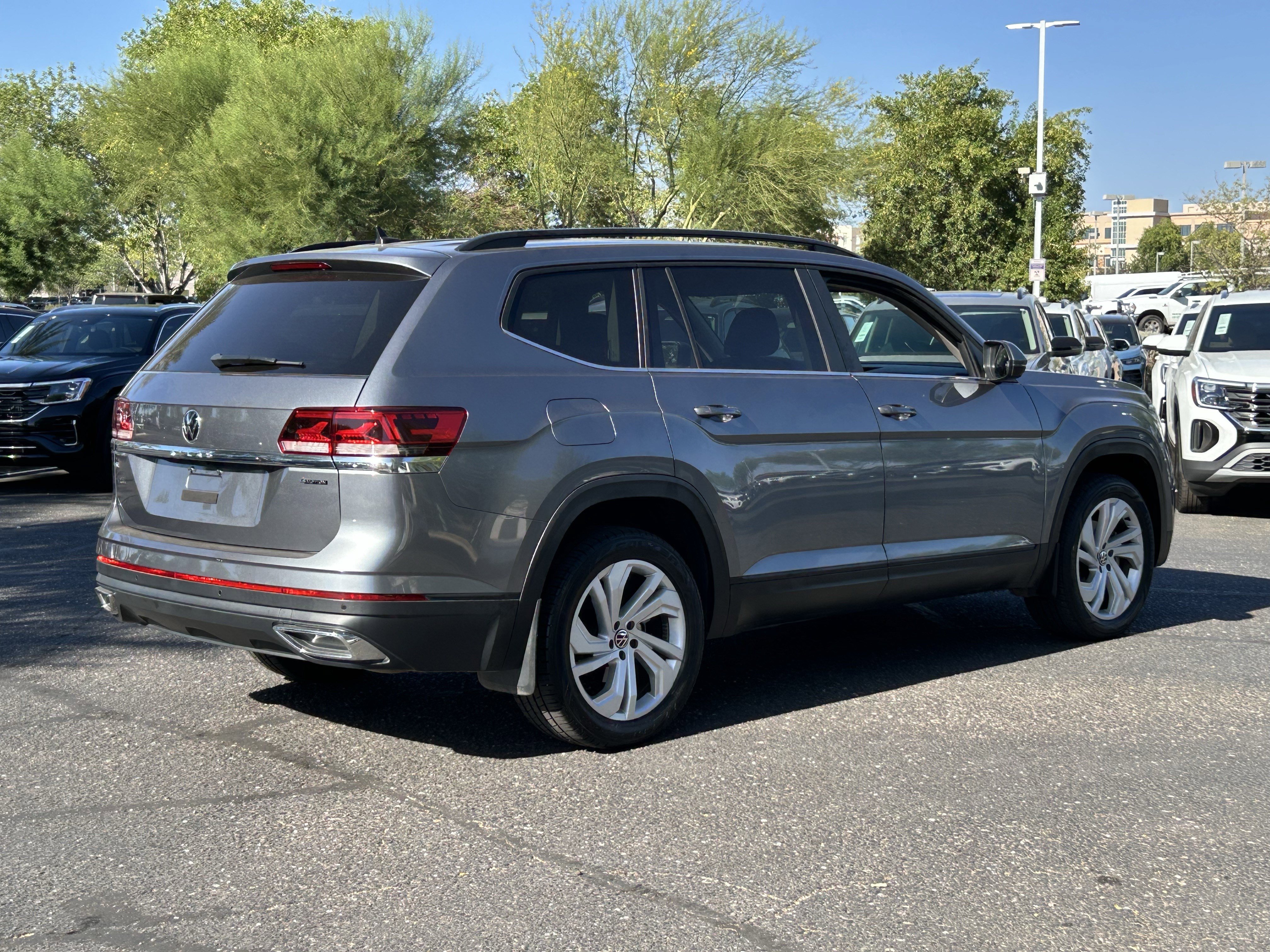 Used 2023 Platinum Gray Metallic Volkswagen 2.0T SE w/Technology image 4