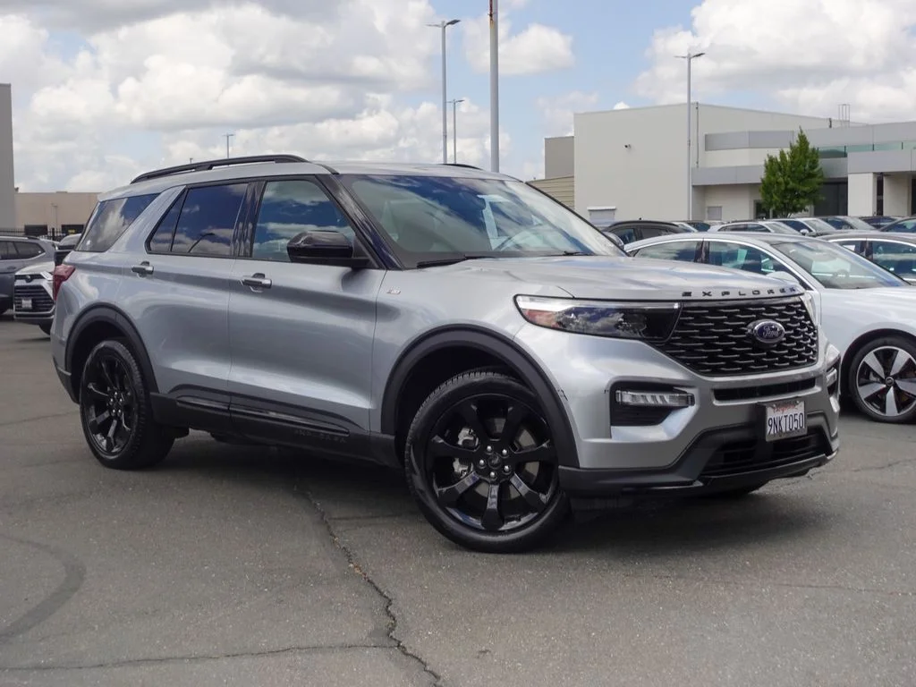 Used 2024 Silver Ford ST-Line image 5
