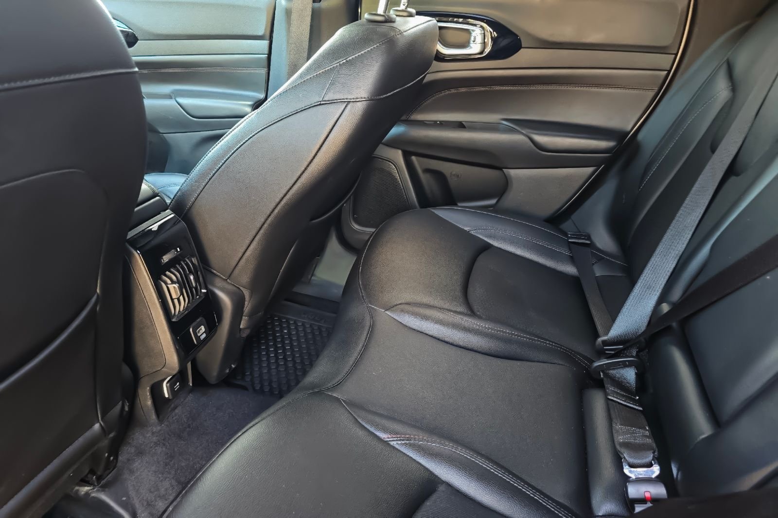 Used 2025 Silver Jeep Trailhawk image 10