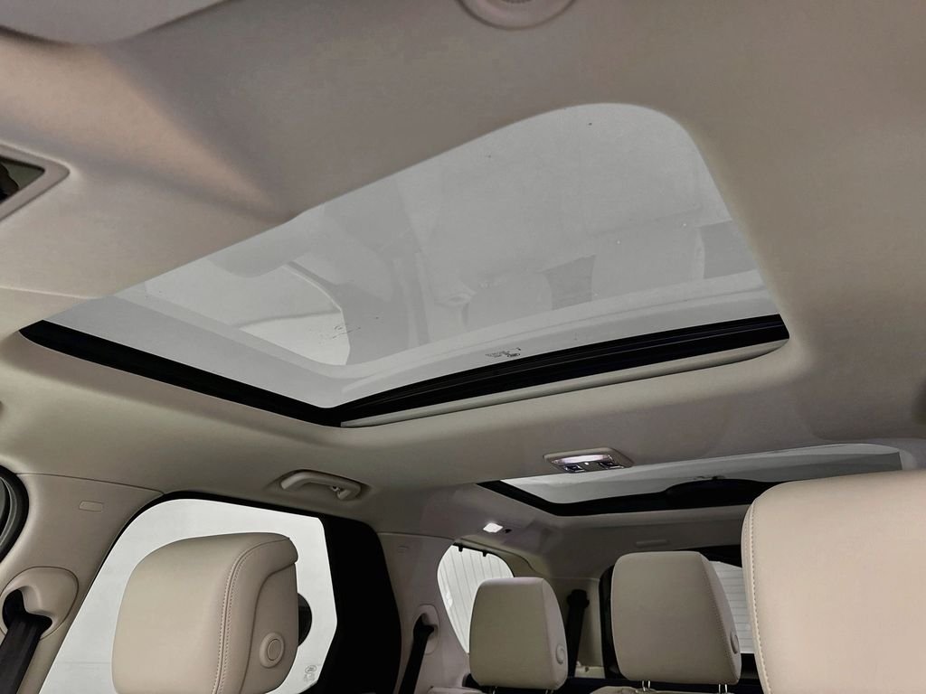 New 2026 Fuji White Land Rover Dynamic SE image 22
