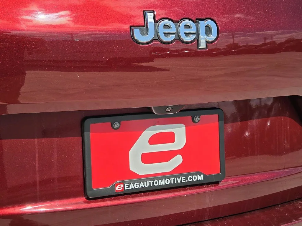Used 2023 Red Jeep Laredo image 40