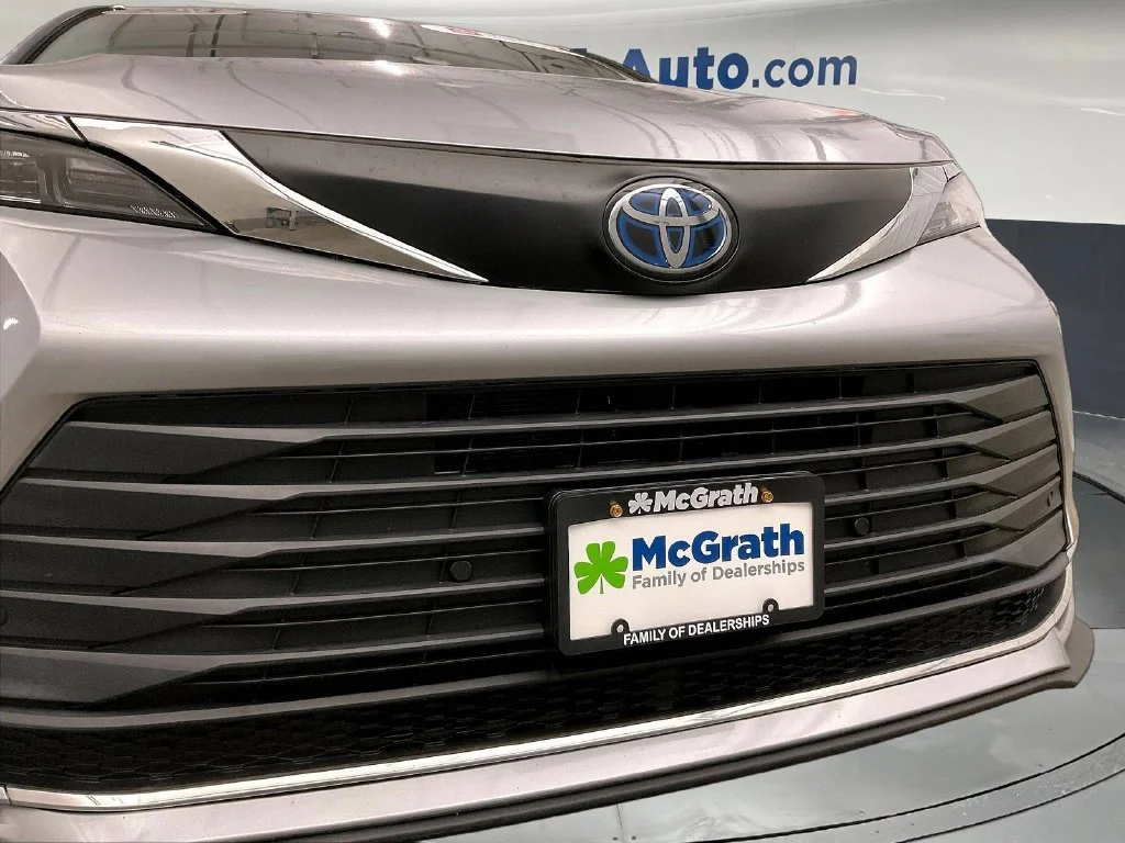 Used 2023 Silver Toyota XLE image 33