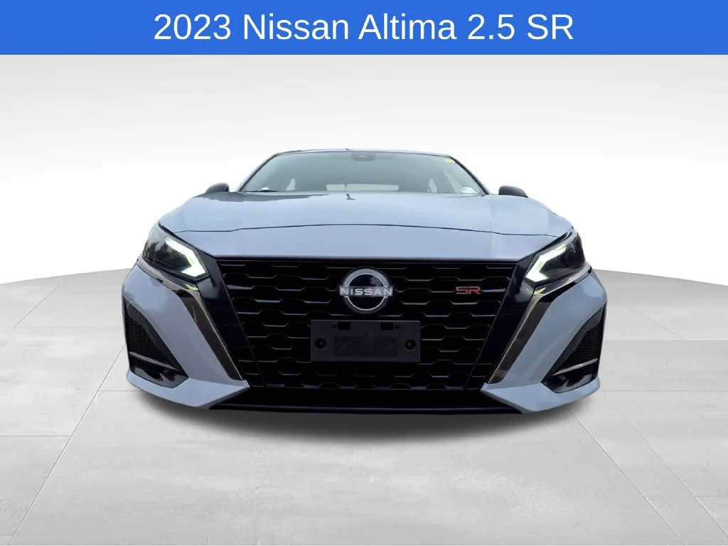Used 2023 Gray Nissan SR FWD image 9
