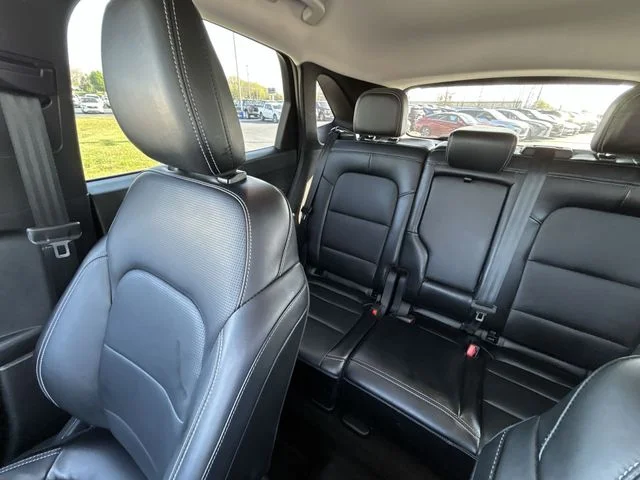 Used 2025  Ford Platinum image 14
