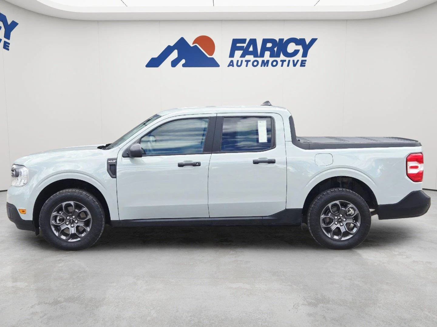 Used 2024 Cactus Gray Ford XLT image 8