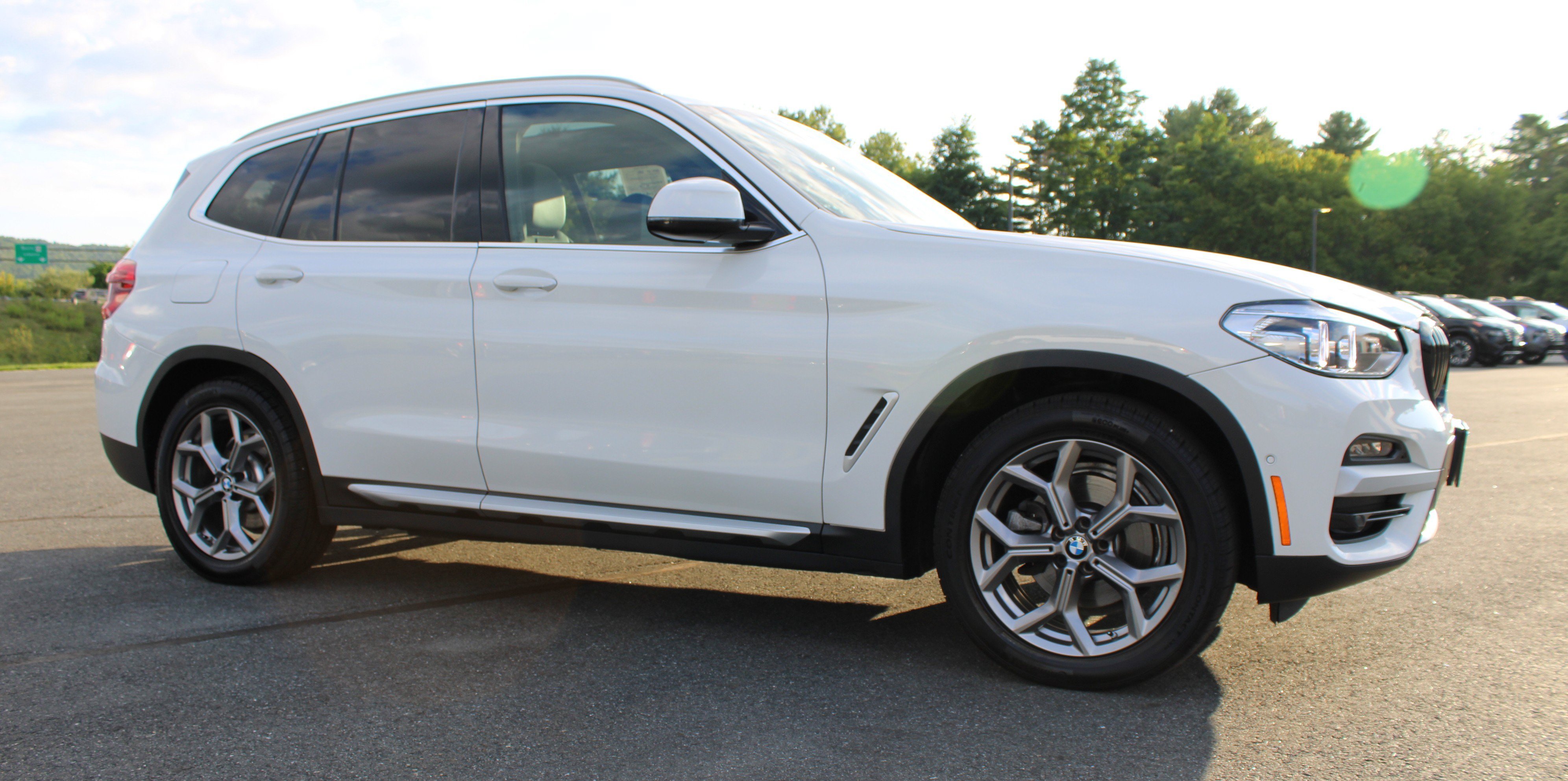 Used 2021 Alpine White BMW xDrive30i image 6