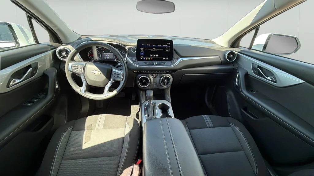 Used 2025 White Chevrolet LT image 19