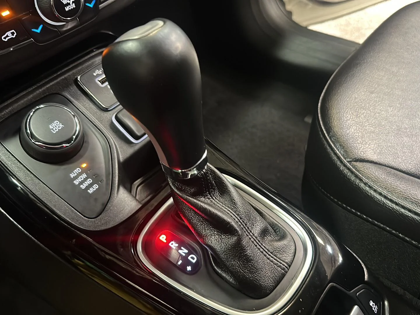 Used 2019 White Clearcoat Jeep Altitude image 25