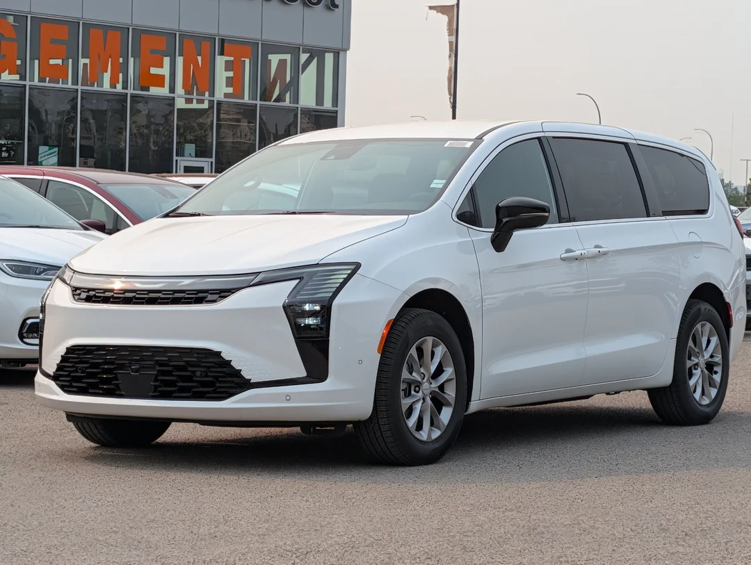 New 2027 White Chrysler Select - - AWD - 3.6L Pentastar VVT V6 - Safety Sphere Pkg w/ 360 Cam - Stow n Go Seats & More! image 4