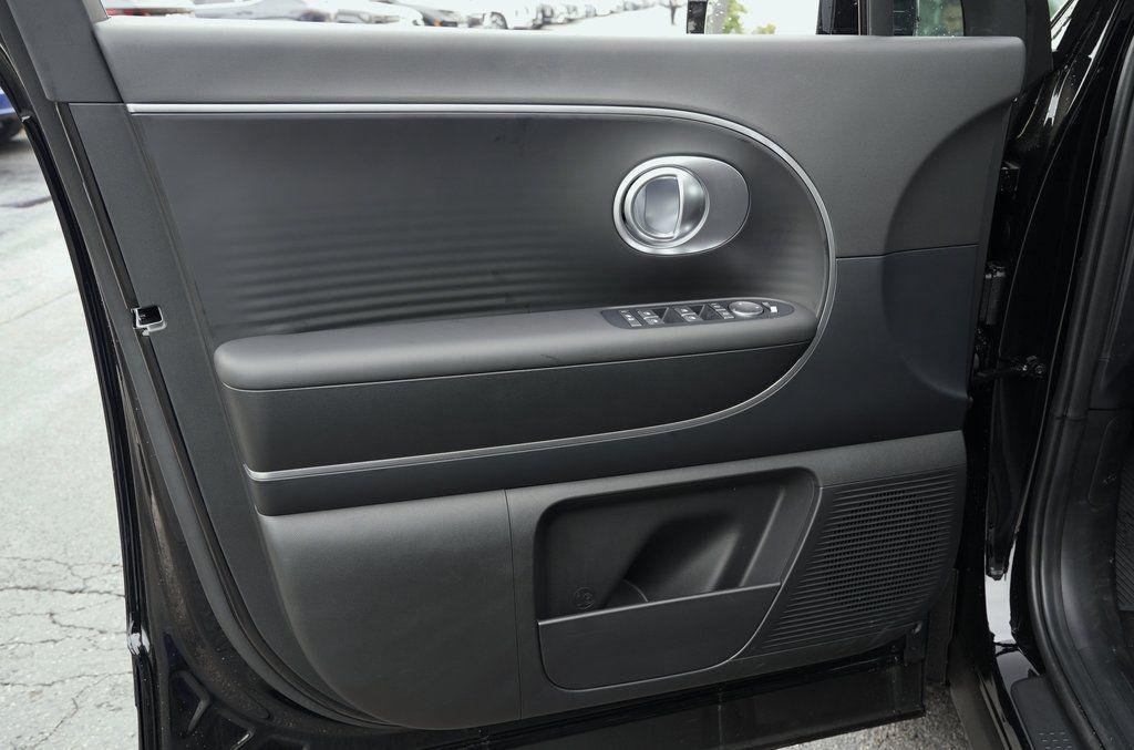 New 2026 Abyss Black Hyundai SE image 9