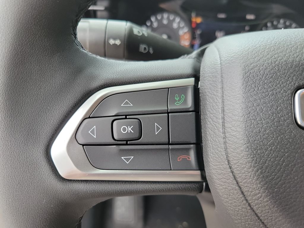 New 2026 Bright White Clearcoat Jeep Latitude image 14