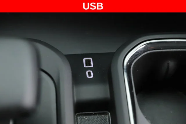Used 2025  GMC AT4 image 32