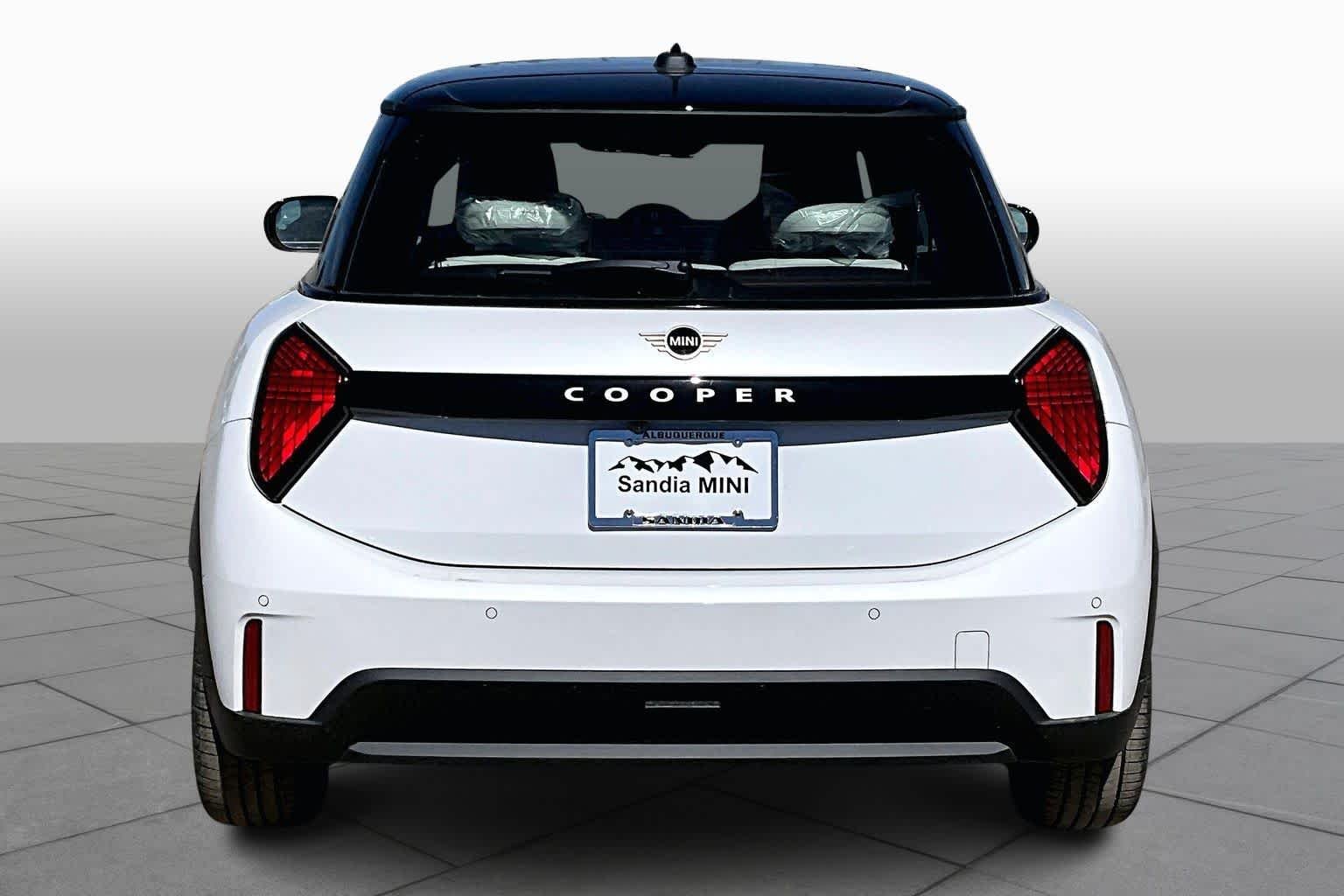 New 2026 Nanuq White Metallic MINI Signature Plus image 4