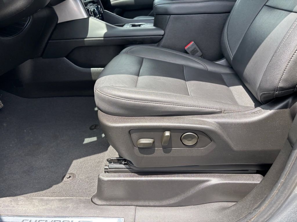 Used 2023 Gray Chevrolet Z71 image 24