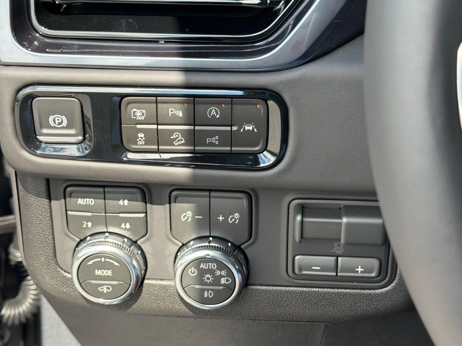 2026 GMC Yukon AT4 Ultimate - Photo 29