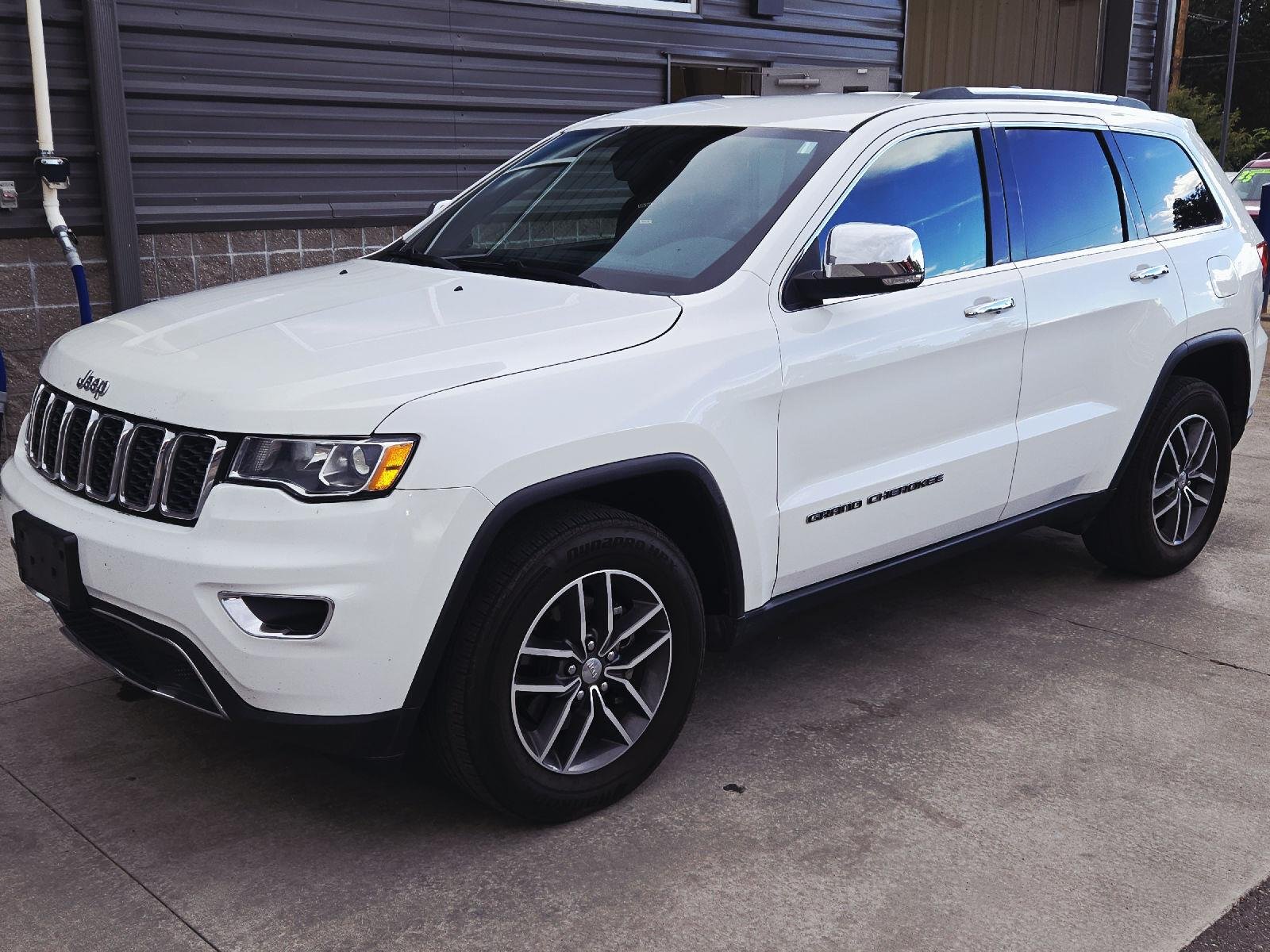 Used 2018 Bright White Clearcoat Jeep Limited image 1