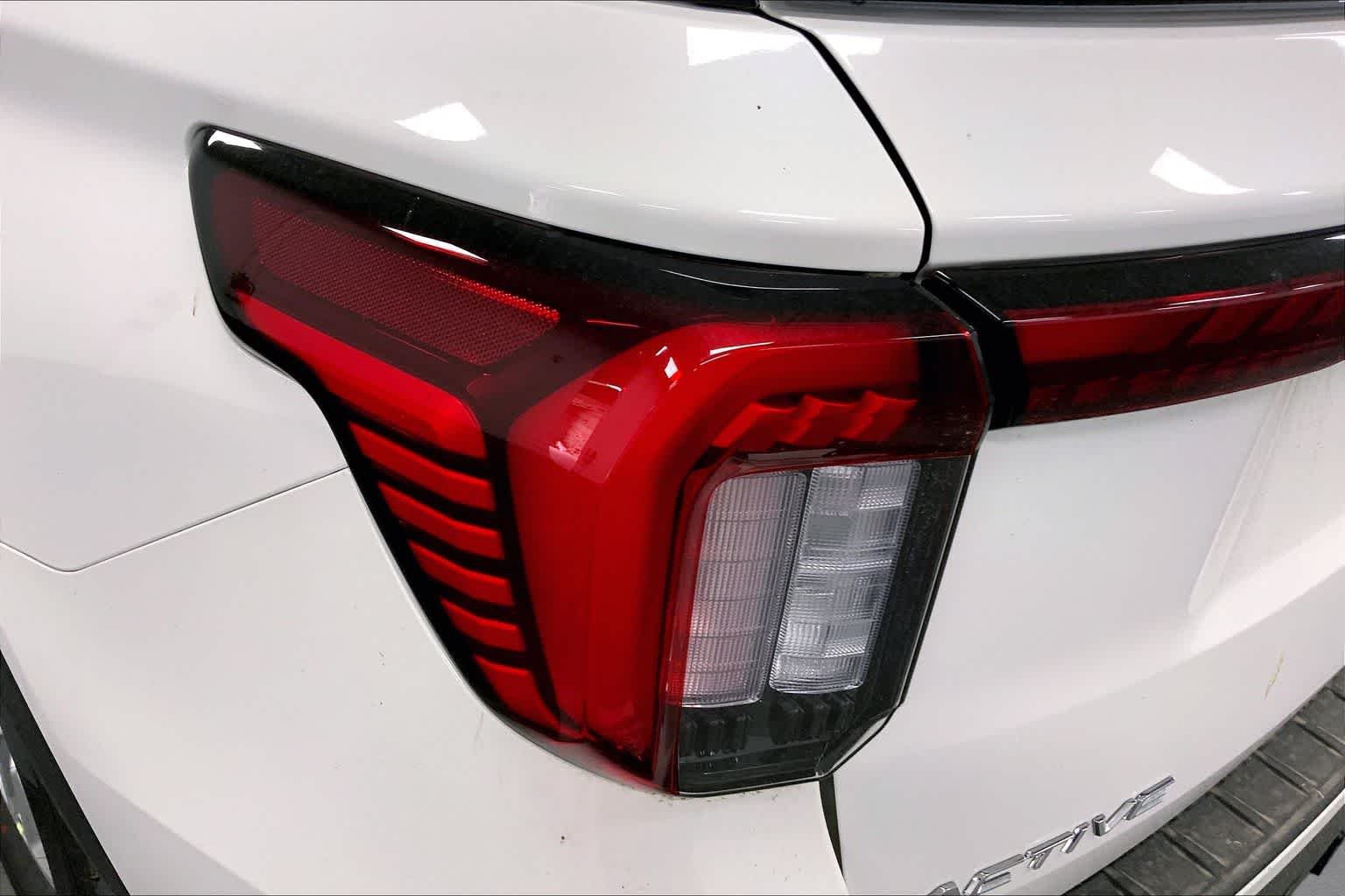 New 2026 Star White Metallic Tri-Coat Ford Active image 14