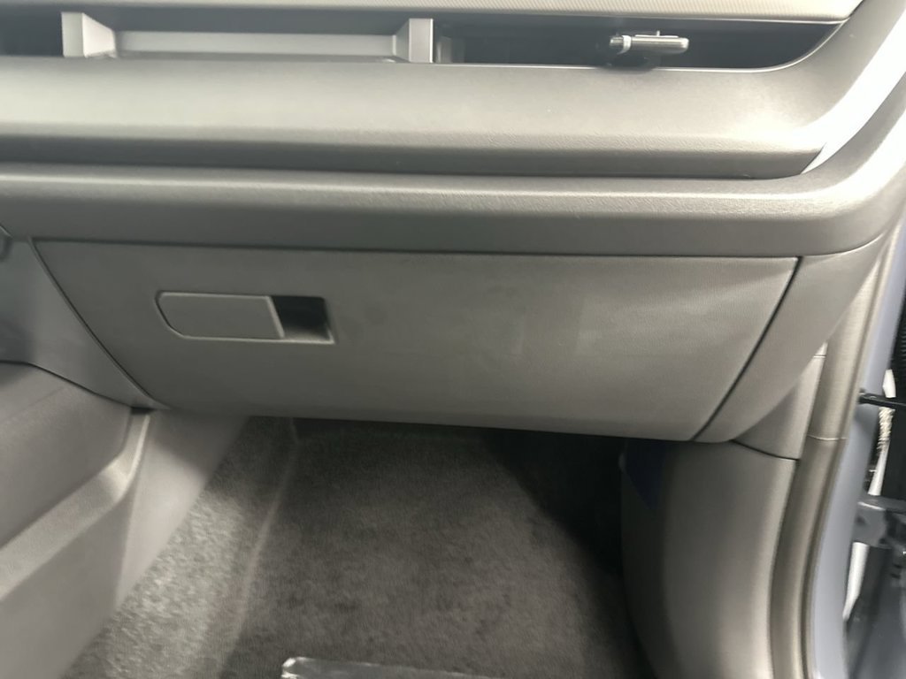 New 2027 Pale Gray Kia S image 17