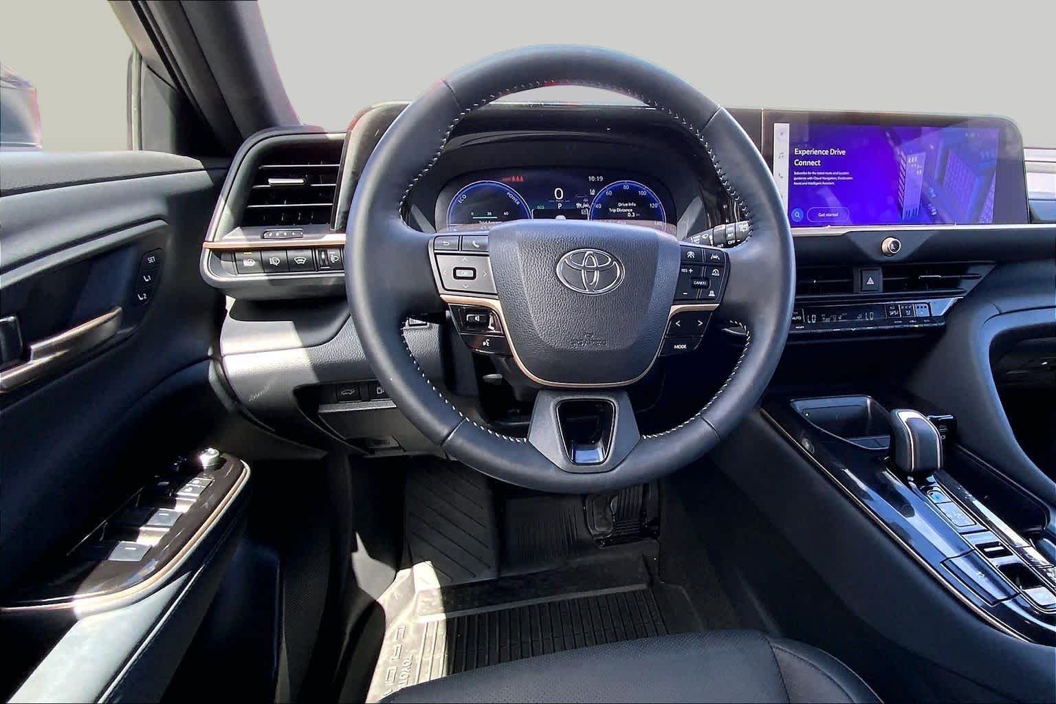 Used 2025 Oxygen White Toyota XLE image 6