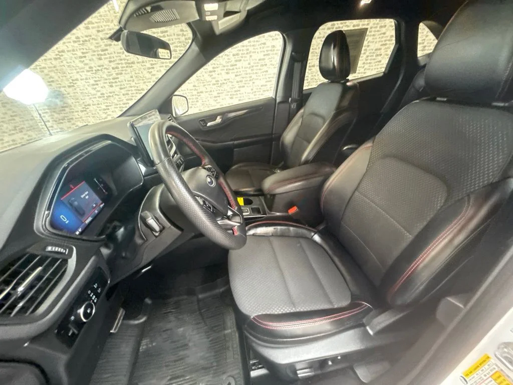 Used 2023 Oxford White Ford ST-Line Select image 23