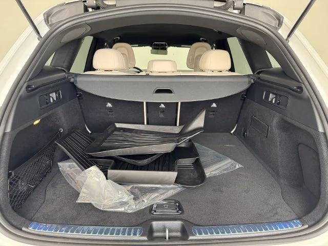 Certified Used 2026 Polar White Mercedes-Benz GLC 300 image 9