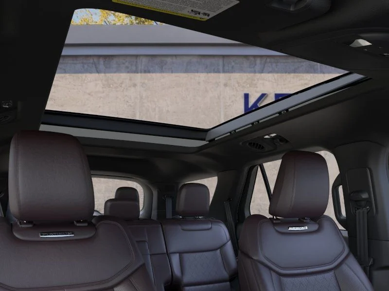 New 2026 Star White Metallic Tri-Coat Ford Platinum image 22