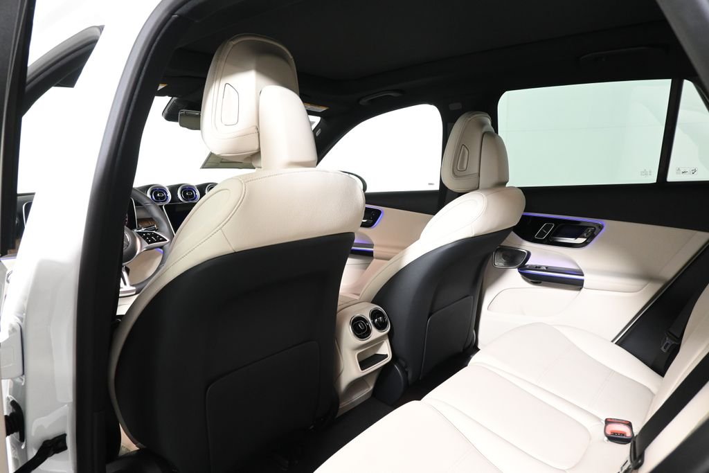 Used 2026 Polar White Mercedes-Benz GLC 300 image 25