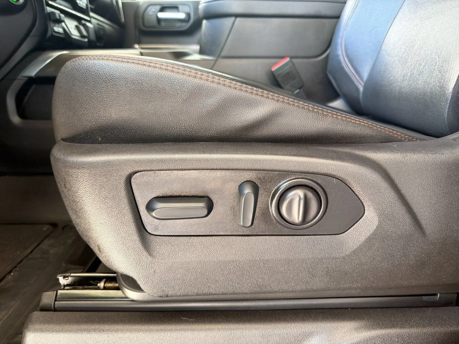 Used 2022 ONYX BLACK GMC AT4 image 12