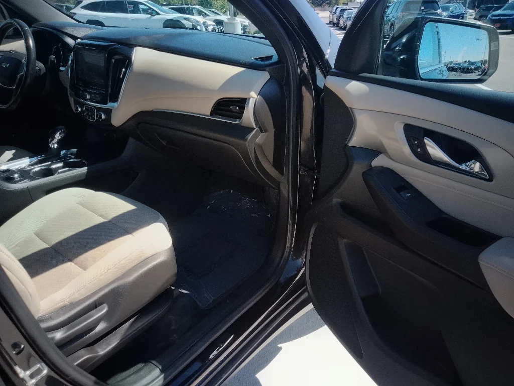 Used 2022 Mosaic Black Metallic Chevrolet LT Cloth image 16